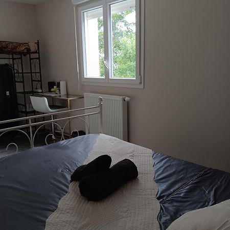 Chambre Privee Dans Une Maison Familiale Charmes  Eksteriør bilde